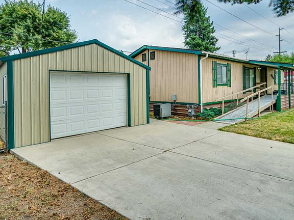 3rd image of 2825 N Carriage Ct