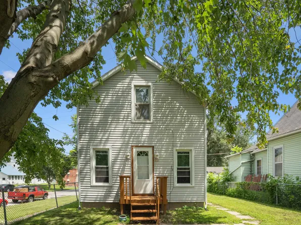 900 S 10th St, Burlington, IA 52601
