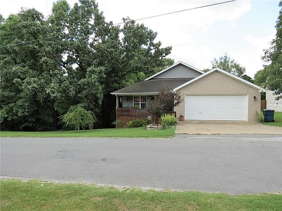 4th image of 9 Hoyer Ln