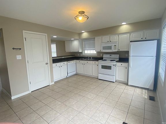 3rd image of 1714 W Sunstone Dr