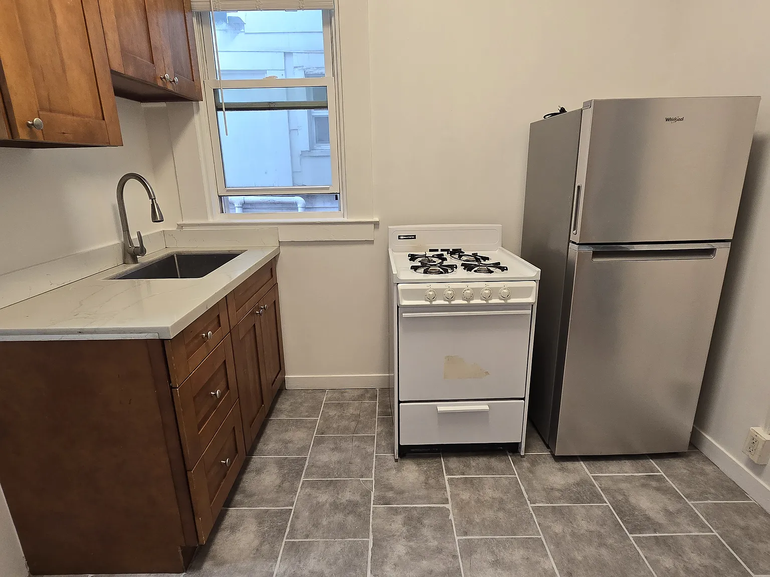 Studio, 1.0 bath, 275 sqft, $1,995 — Photo 2