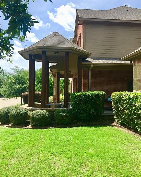1st image of 3200 Oak Dr