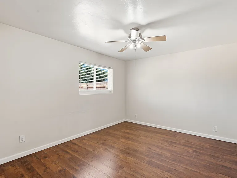 742 E Sierra Vista Dr — Photo 4