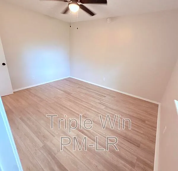 220 Randall Dr — Photo 36