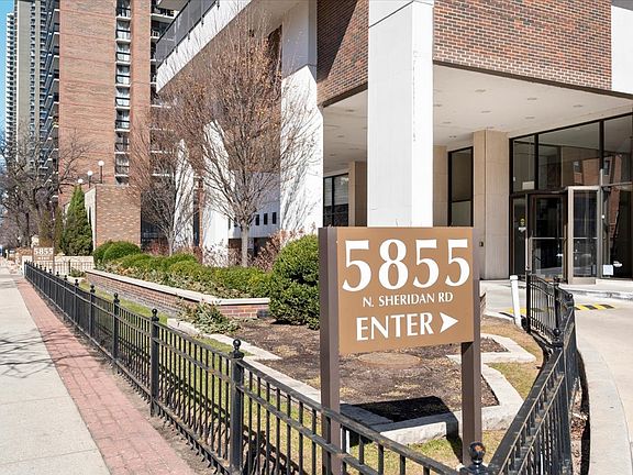 3rd image of 5855 N Sheridan Rd APT 25G