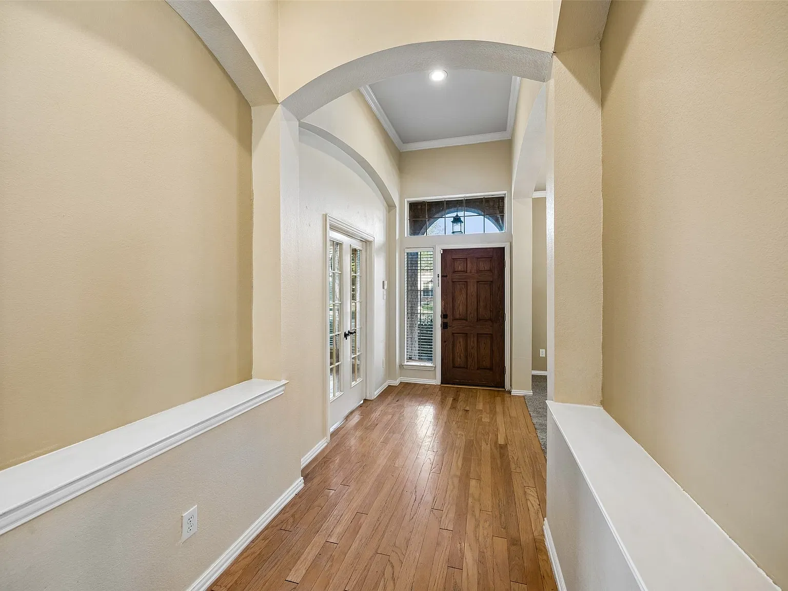 3 bed, 2.0 bath, 2212 sqft, $2,600 — Photo 4