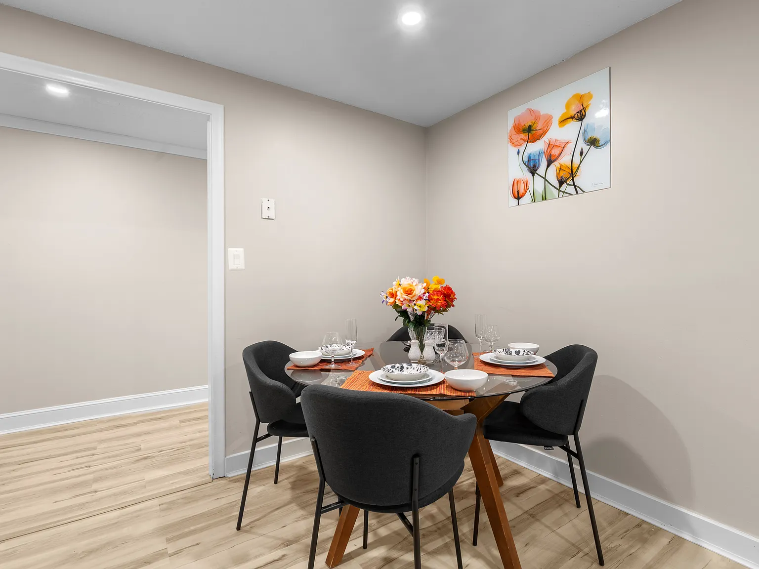 3 bed, 1273 sqft, $2,385 — Photo 3