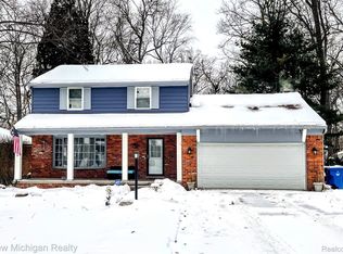 4170 Edmore Rd, Waterford, MI 48329