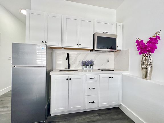 5th image of 2312 Ponce De Leon Blvd #204