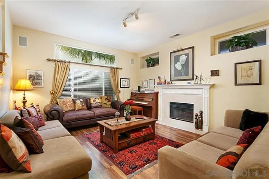 5 bed, 3476 sqft, $6,950 — Photo 4