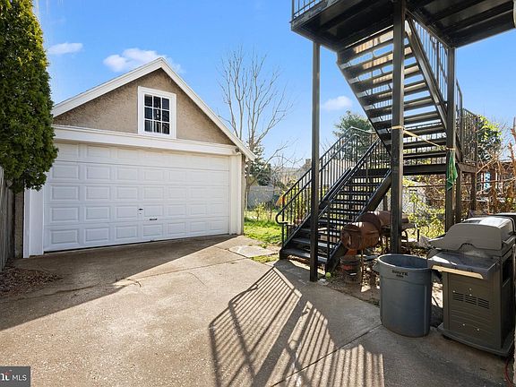 5th image of 247 Burmont Rd