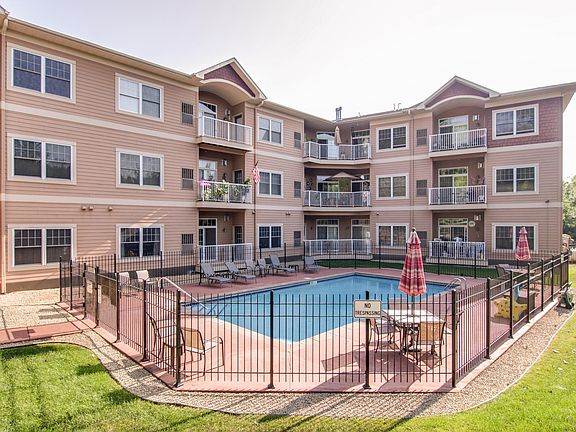 4th image of 14937 60th St N Unit 109