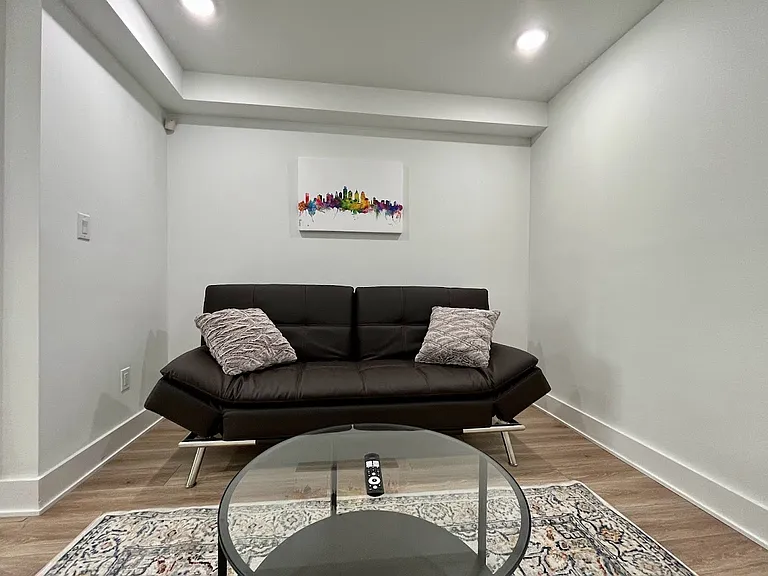 1931 E Huntingdon St #1 — Photo 3