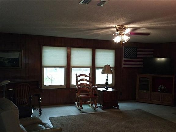 3rd image of 4551 River Oaks Dr