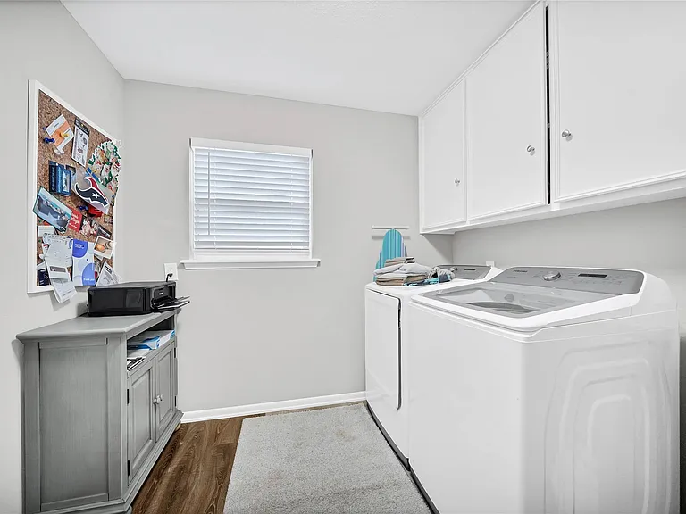 143 Bluebonnet St — Photo 16