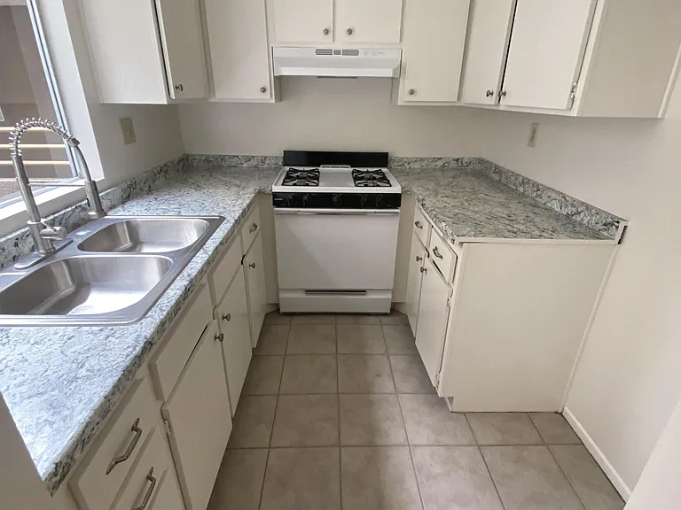 1396 Redondo Ave #106 — Photo 4