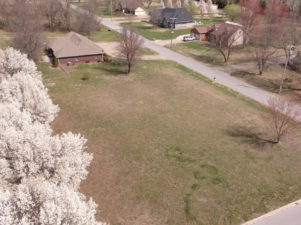 404 E 2nd Ter, Lamar, MO 64759