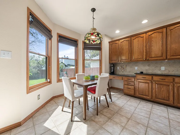 1512 Amelia Dr — Photo 12