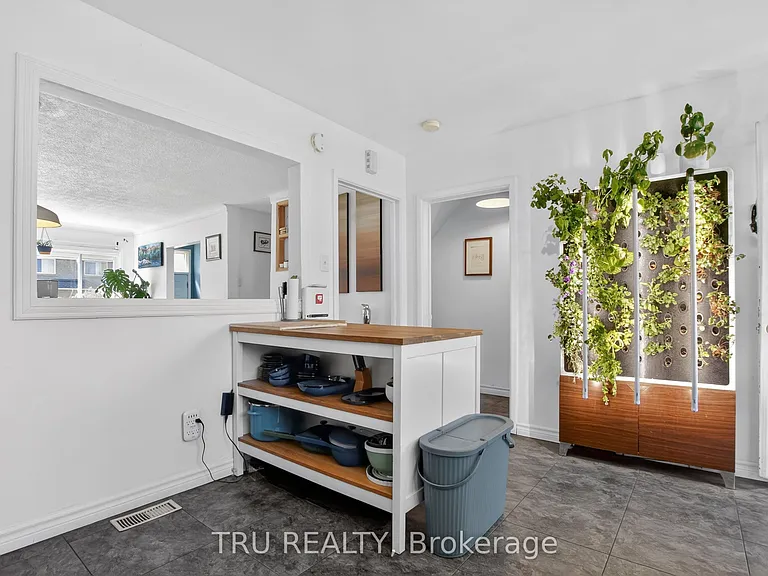 1253 Emperor Ave — Photo 12