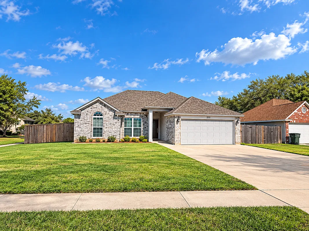 3 bed, 2.0 bath, 1220 sqft, $1,495 — Photo 1