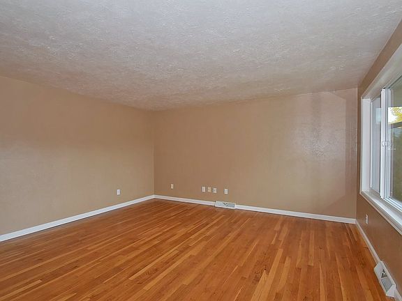 2nd image of 1121 S Joyce Ln