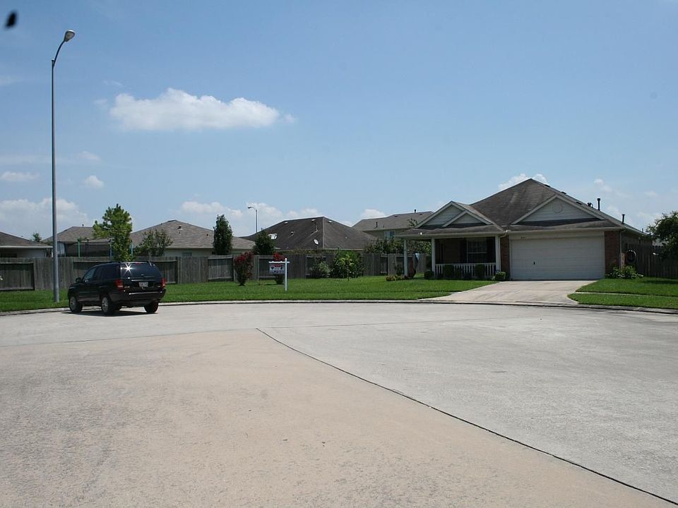 ! story on approx.1/2 ac in Pearland