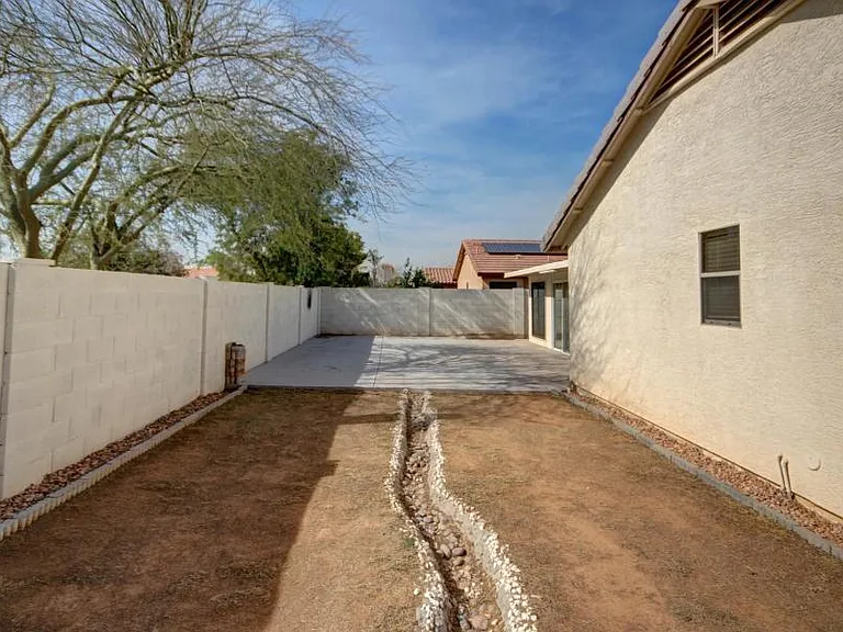 12715 W Cambridge Ave — Photo 28