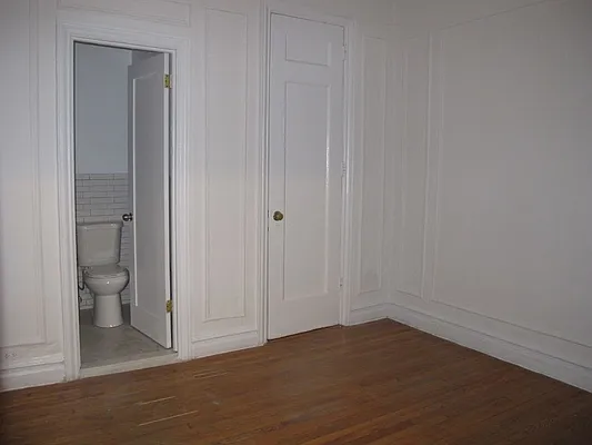 Rented by Monarch Realty Holdings | media 7