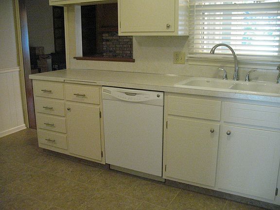 4th image of 1706 S 133rd Ave