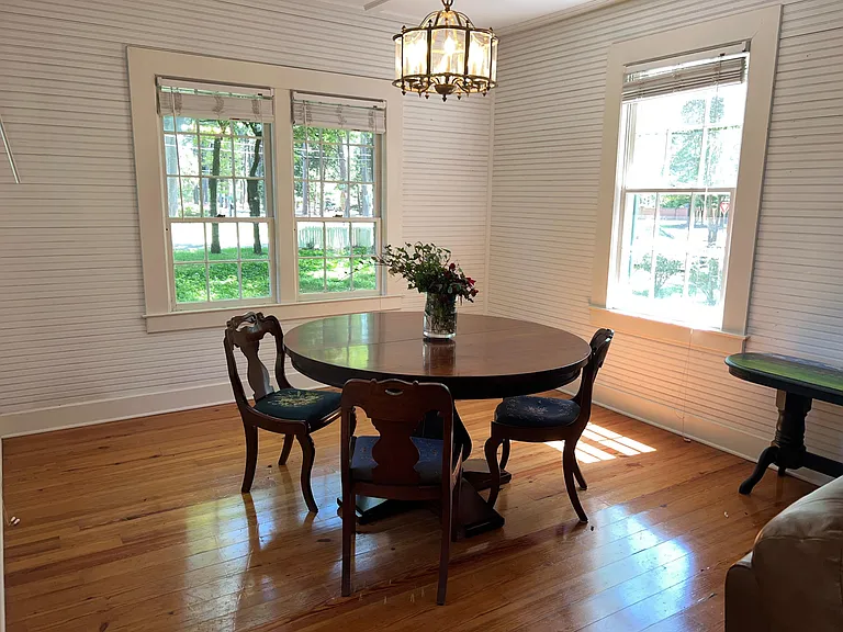 524 Colleton Ave SE — Photo 4