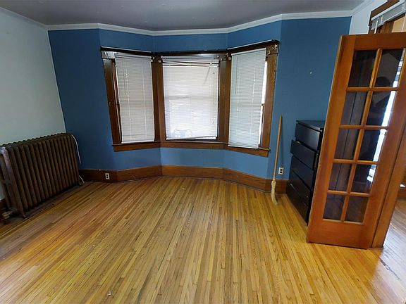 3rd image of 502 Catherine St