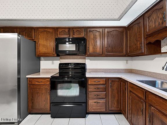 4th image of 5800 Coach Gate Wynde APT 319