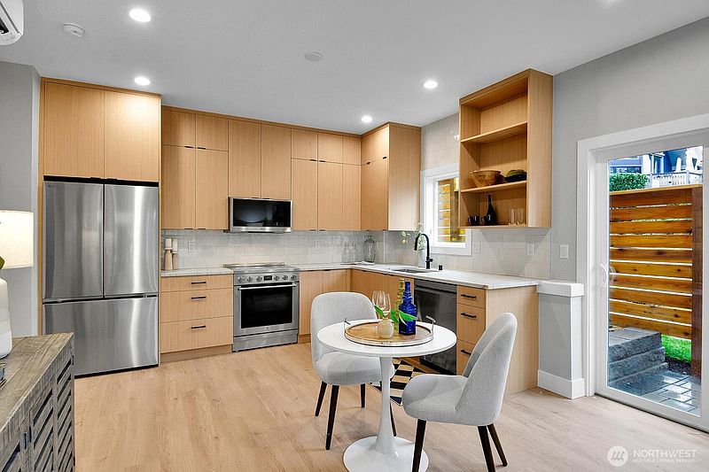5th image of 3812 SW Morgan Street