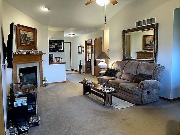 4th image of 724 Dolores Ln