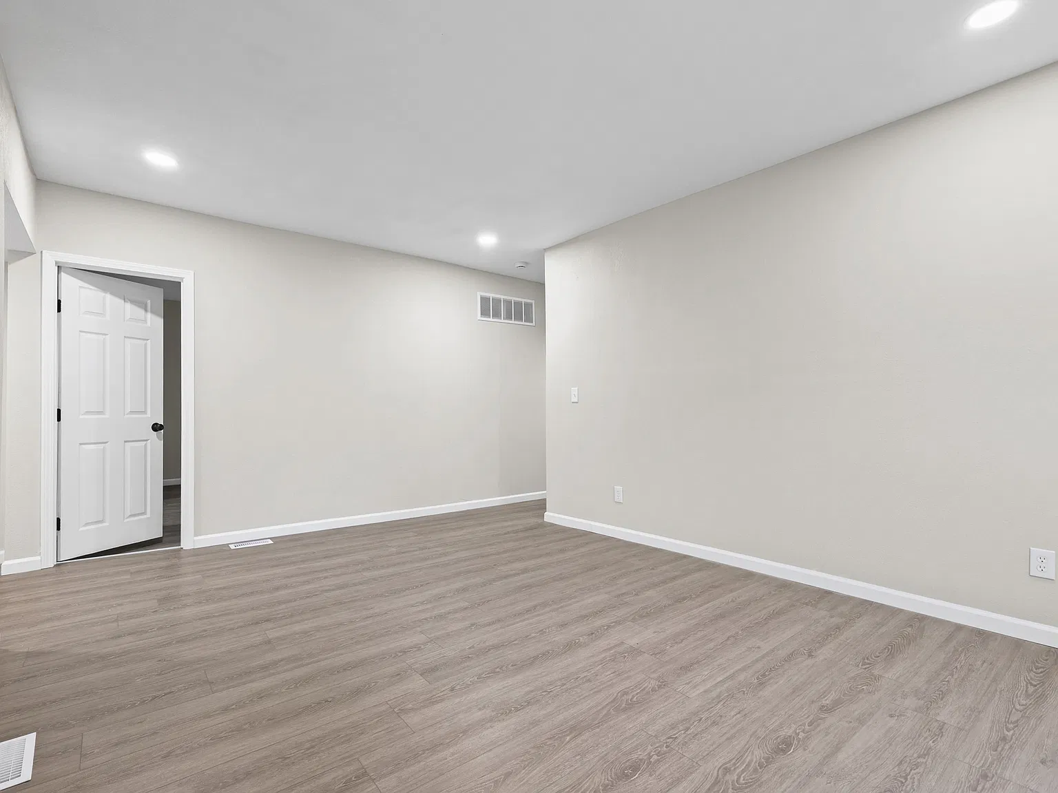 3 bed, 1085 sqft, $1,795 — Photo 3