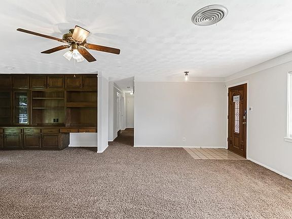 5th image of 7005 Marilyn Ln