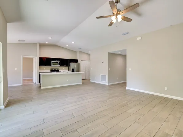 202 SW Aldoro Pl, Port Saint Lucie, FL 34953