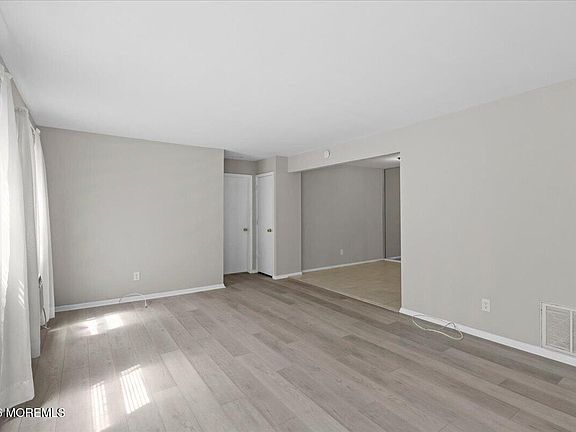 2nd image of 601 Mistletoe Ave APT 20