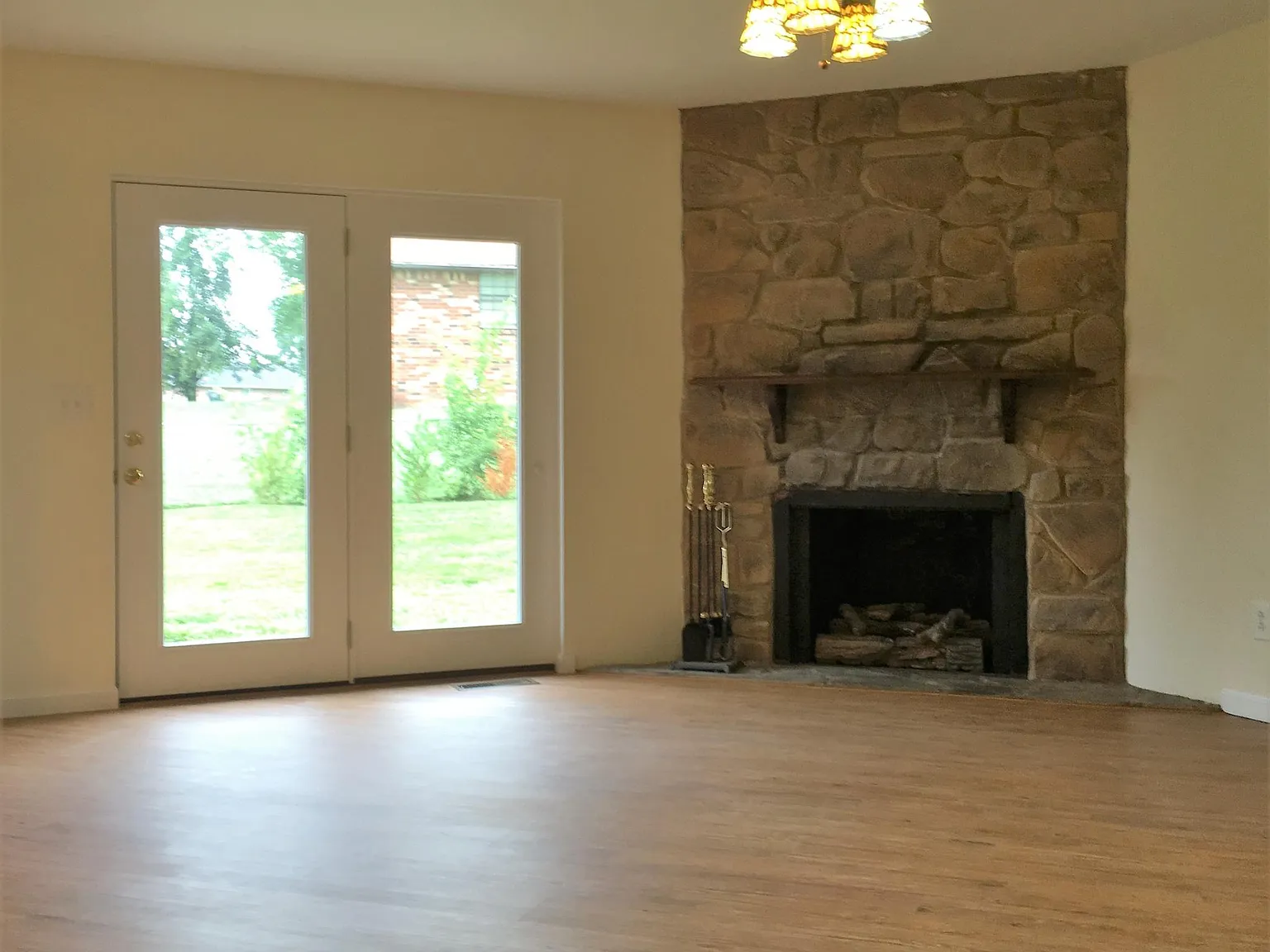 3 bed, 1202 sqft, $2,395 — Photo 2