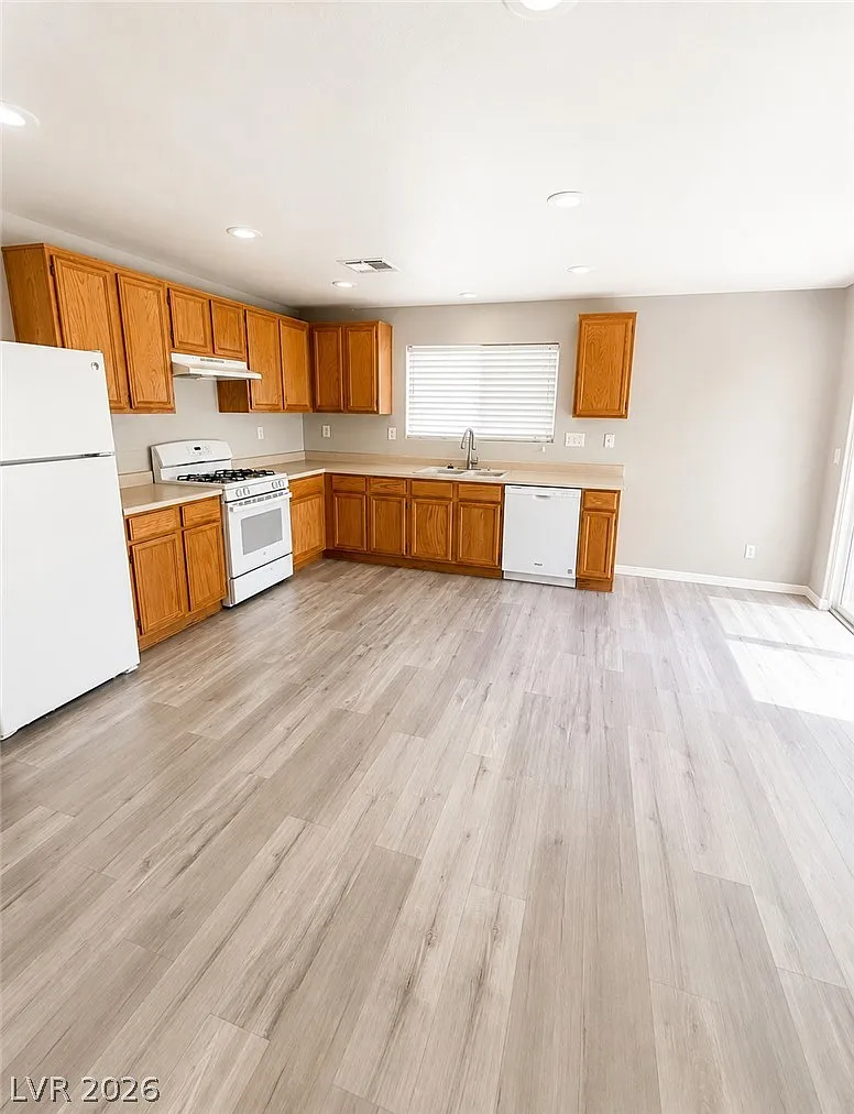 3 bed, 2.5 bath, 1546 sqft, $1,800 — Photo 3
