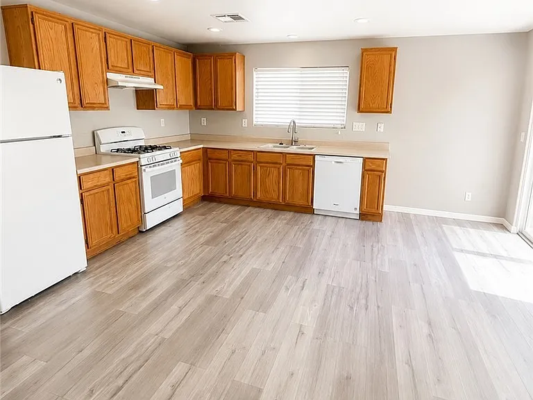 689 Wallington Estate St — Photo 3