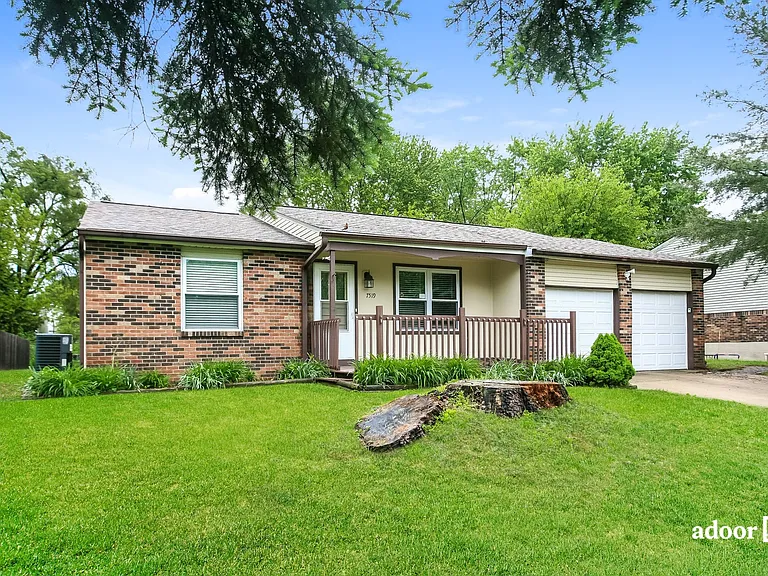 7519 Turnberry Ct — Photo 2