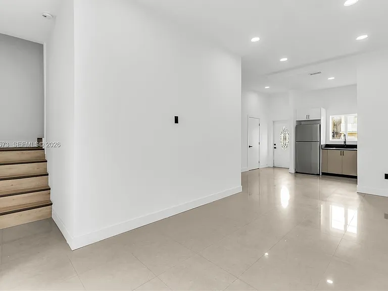 1011 SW 7th St #2 — Photo 32