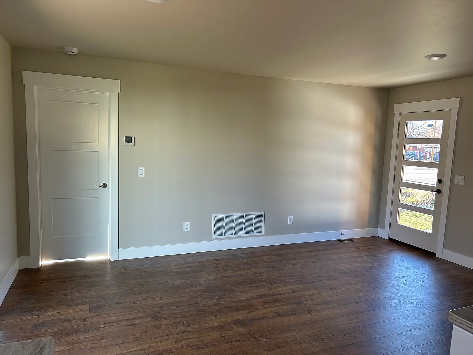 2 bed, 975 sqft, $2,200 — Photo 4