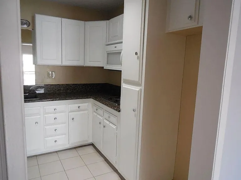 New Hampshire Apartments — Photo 5