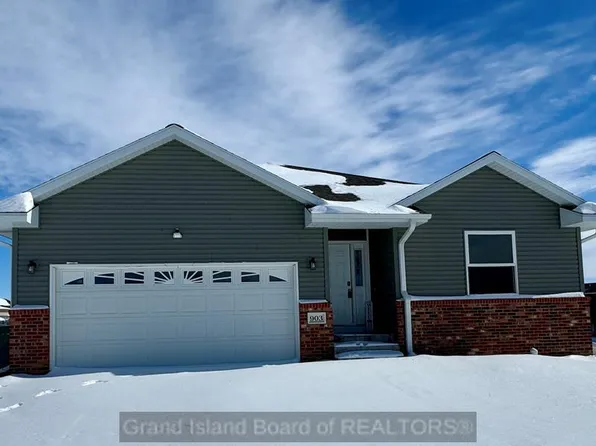 903 E Avenue Pl, Kearney, NE 68847