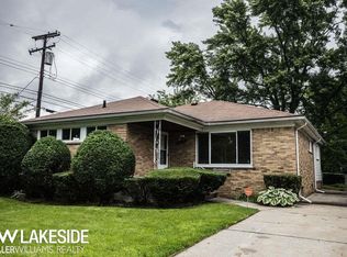 22190 Cloverlawn St, Oak Park, MI 48237