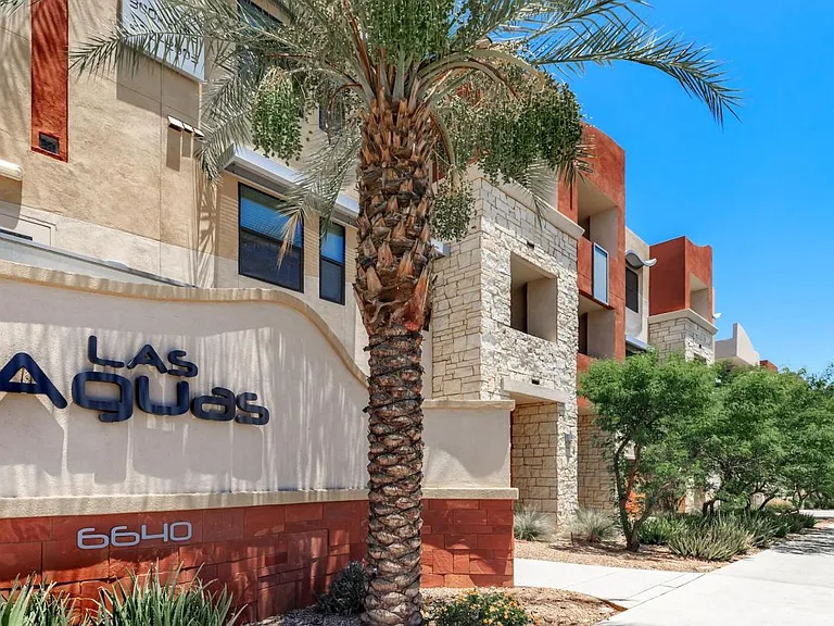 Las Aguas Apartments — Photo 2