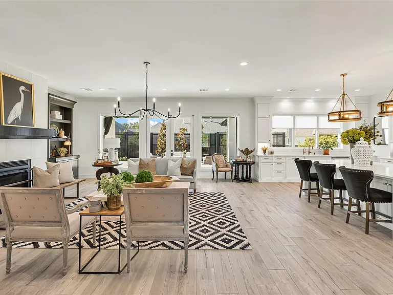 2033 Pebble Bend Dr — Photo 4
