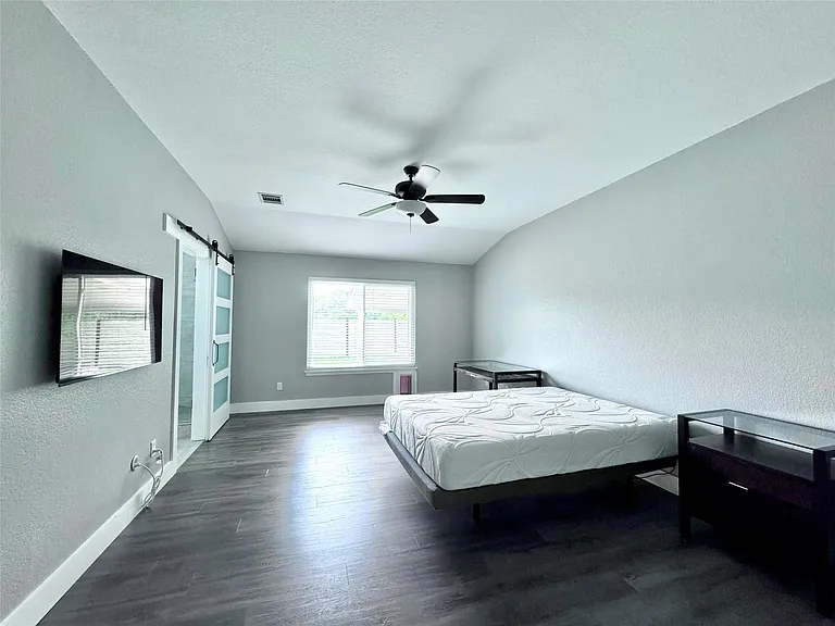 1212 Leah Ln — Photo 9